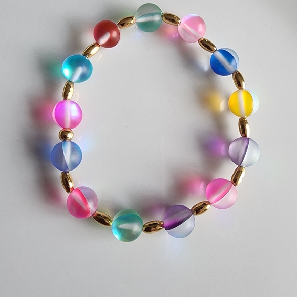 Vibrant Multicolor Beaded Bracelet with Gold Accents - Picture 3 of 5